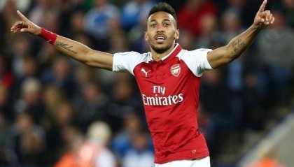  曼联防线失误连连，纽卡斯尔三球完胜红魔  